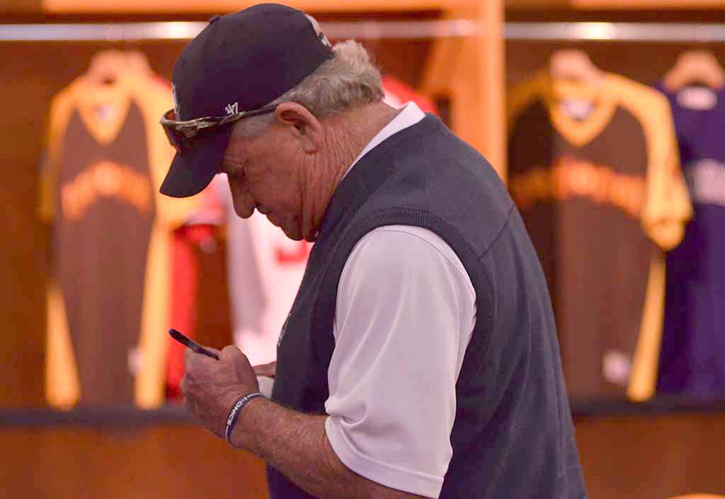 Padres to host celebration of Life Of Cy Young winner Randy Jones