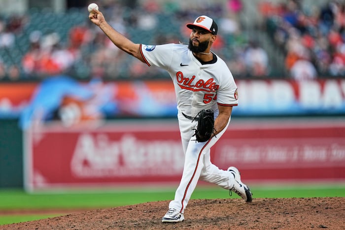 White Sox add right-hander Seranthony Domínguez to their bullpen, AP source says