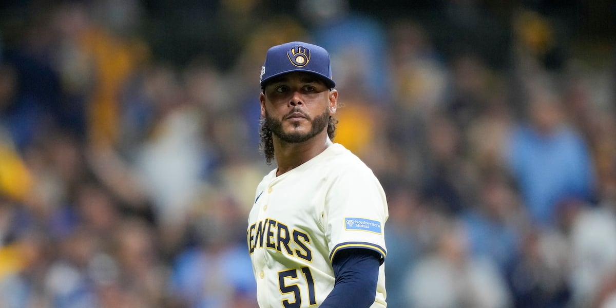 Brewers trade pitchers Peralta, Myers to Mets for prospects