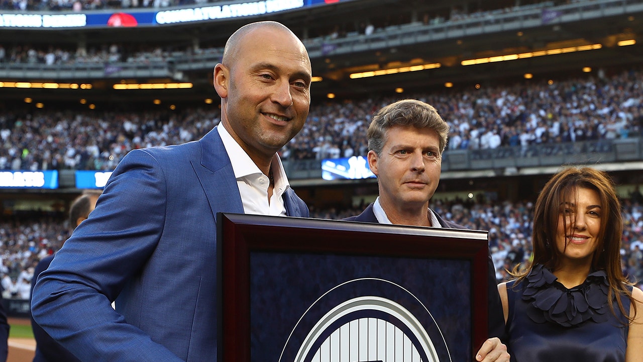 Derek Jeter defends Hal Steinbrenner as Yankees run back same squad