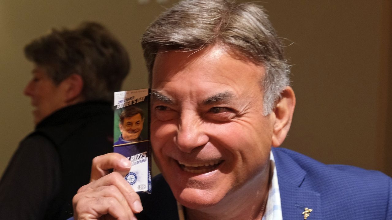 Seattle Mariners broadcaster Rick Rizzs will retire after 2026 season, his 41st with the franchise