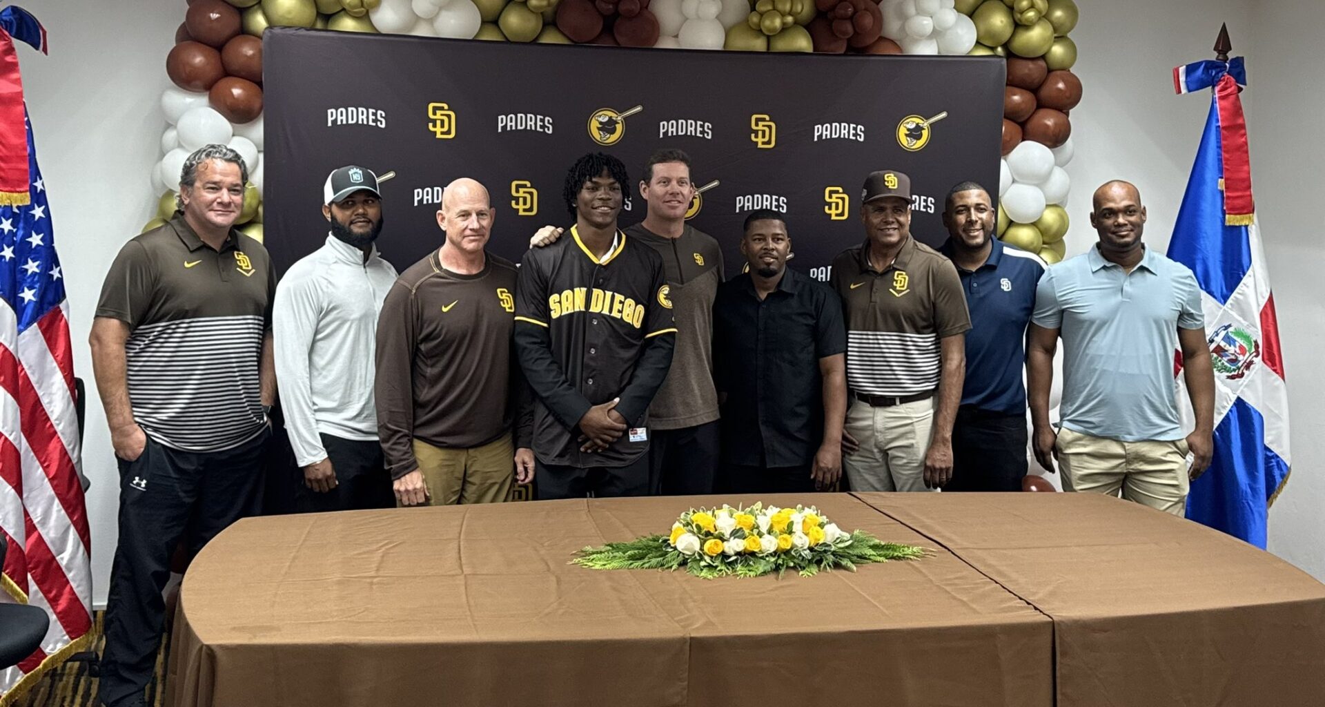 Padres make three further international signings, still in play for further additions