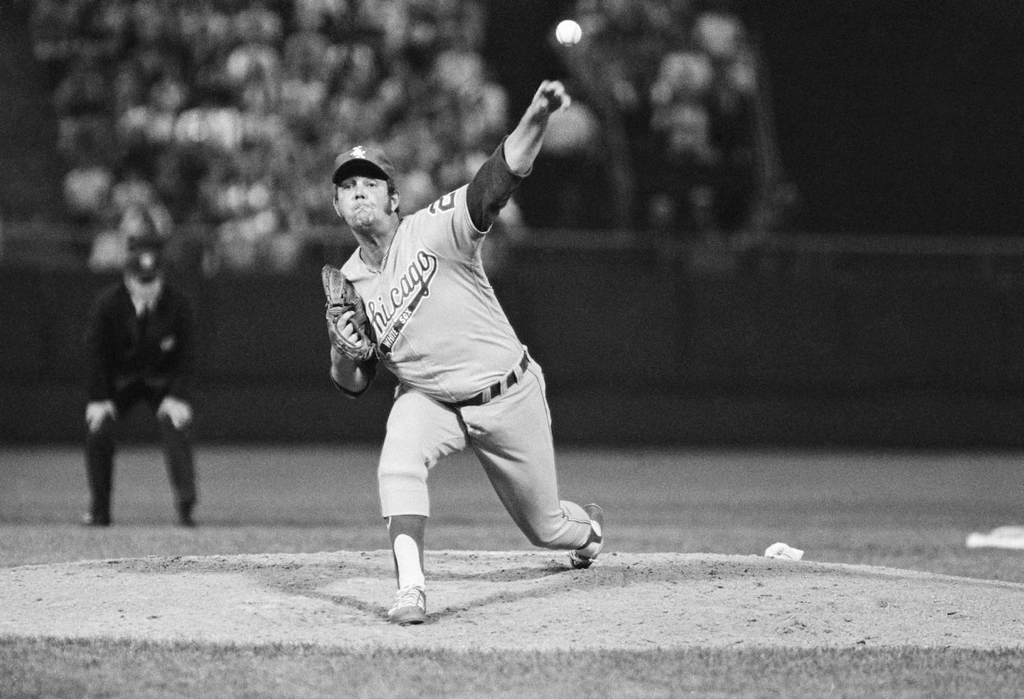 Mr. Wood tossed a pitch to a Milwaukee Brewer batter in a game in Milwaukee County Stadium in Milwaukee, Wis., in 1973.