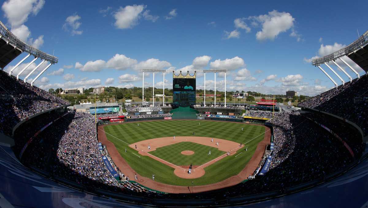 Missouri leaders push to keep Kansas City Royals as new stadium talks emerge