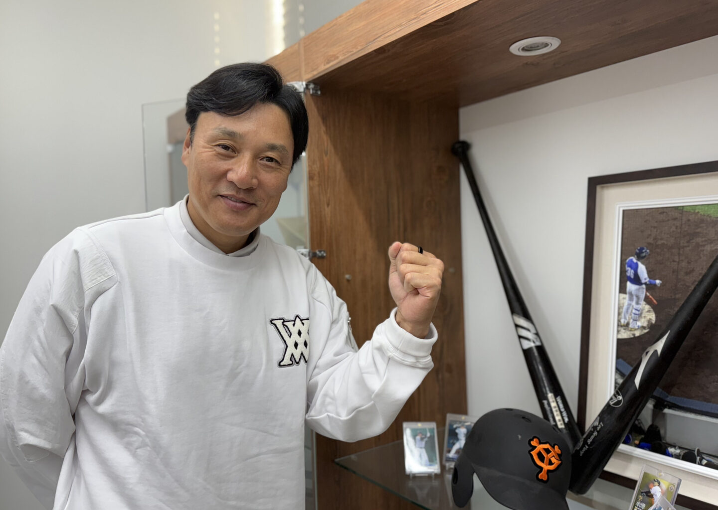 Lee Seung-yuop, newly appointed hitting coach for the Yomiuri Giants, speaks with the JoongAng Ilbo ahead of his departure for Japan. [BAE YOUNG-EUN]