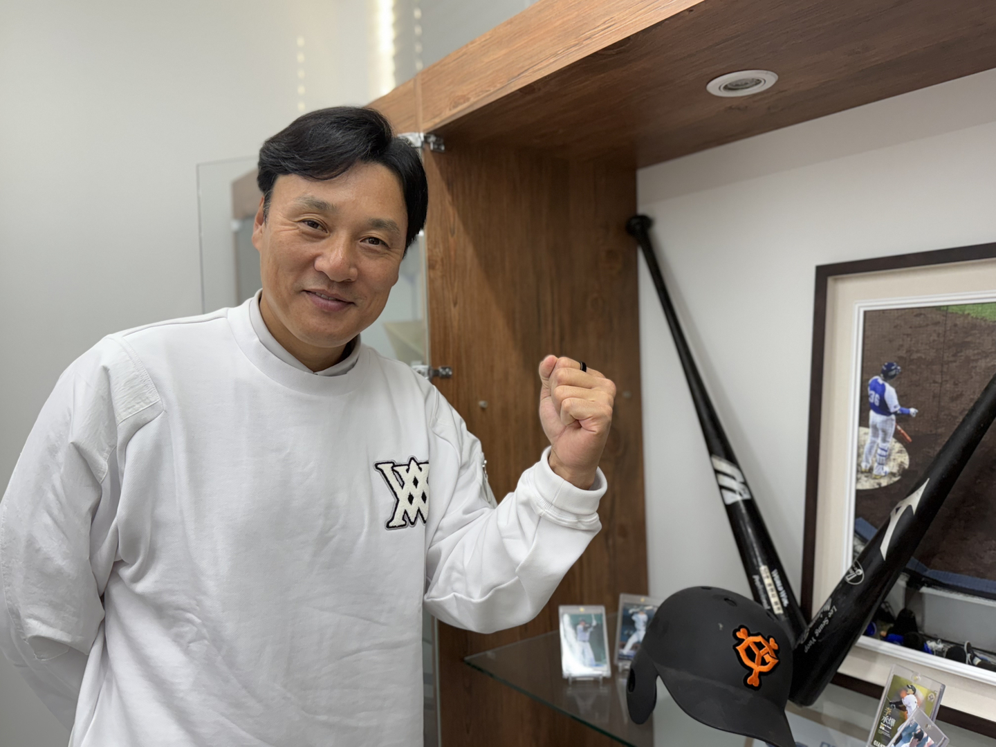 Lee Seung-yuop, newly appointed hitting coach for the Yomiuri Giants, speaks with the JoongAng Ilbo ahead of his departure for Japan. [BAE YOUNG-EUN]