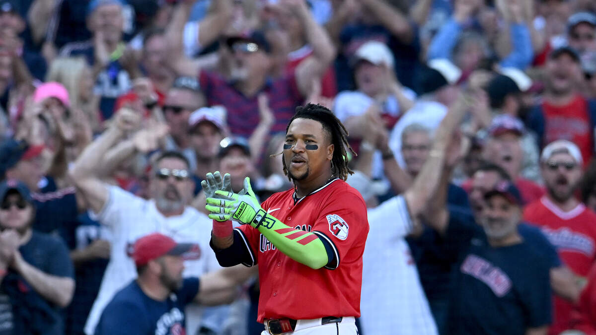 Report: Guardians Extend Jose Ramirez