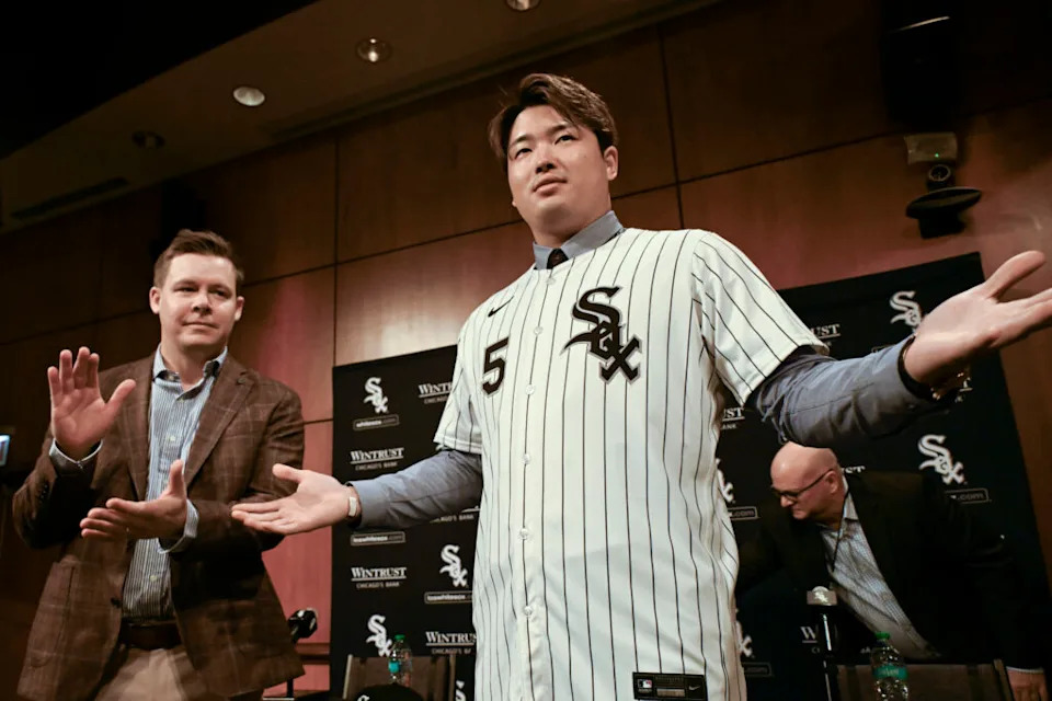 Dec 22, 2025; Chicago, Il, USA; New Chicago White Sox player Munetaka Murakami, right, dons his jersey with General Manager Chris Getz, left, during a press conference where he was introduced at Rate Field. Mandatory Credit: Matt Marton-Imagn Images