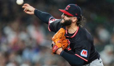 Junis finalizes $4 million deal with Rangers, who give minor deal to World Series reliever Sborz