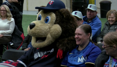 Minnesota Twins players make pit-stop in Duluth as part of winter caravan tour