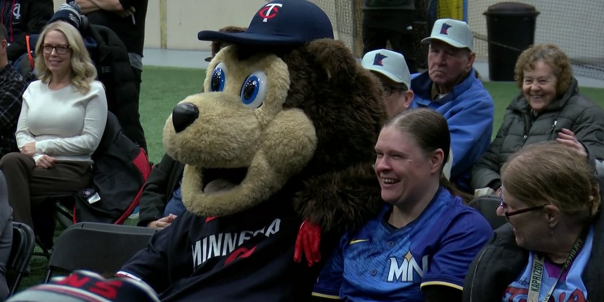 Minnesota Twins players make pit-stop in Duluth as part of winter caravan tour