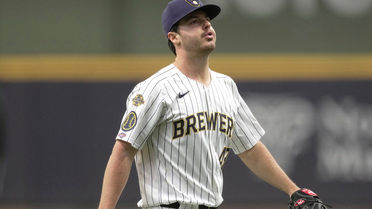 Brewers' Logan Henderson gets hilarious Christmas gift from friends