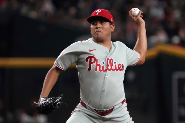 Philadelphia Phillies pitcher Ranger Suárez throws against the Arizona Diamondbacks in the first inning of a baseball game, Sunday, Sept. 21, 2025, in Phoenix. (AP Photo/Rick Scuteri)