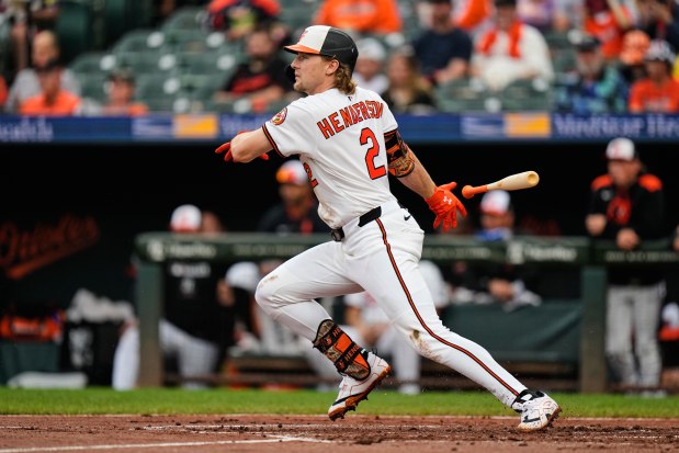 Baltimore Orioles' Gunnar Henderson (2) advances toward first base after hitting a single during the first inning of a baseball game against the Tampa Bay Rays, Thursday, Sept. 25, 2025, in Baltimore. (AP Photo/Stephanie Scarbrough)