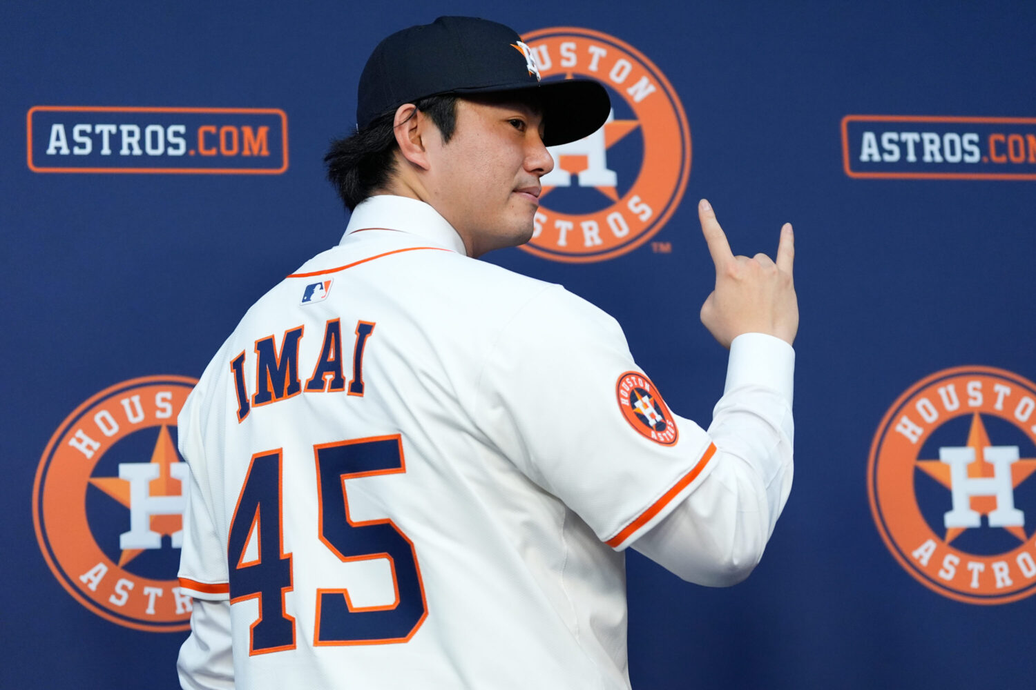 Tatsuya Imai, a right-handed pitcher from Japan, poses for photos after a press conference in Houston, Monday, Jan. 5, 2026, after signing a contract with the Houston Astros. (AP Photo/Ashley Landis)
