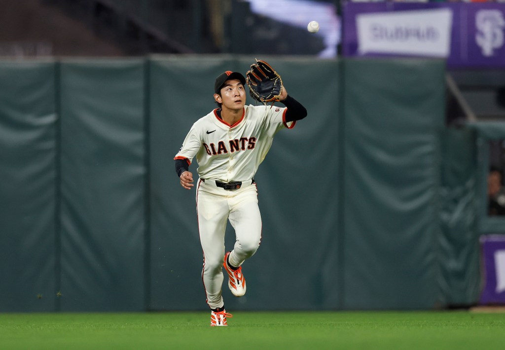 SF Giants move Jung Hoo Lee to right field after Harrison Bader signing