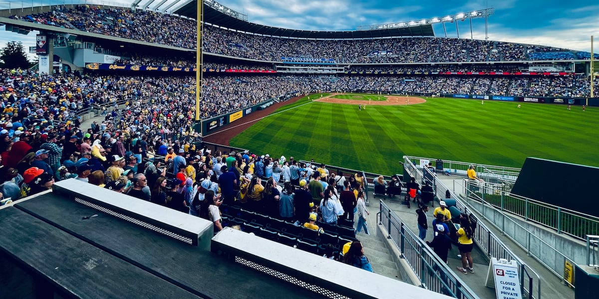 Royals changing dimensions of outfield fences