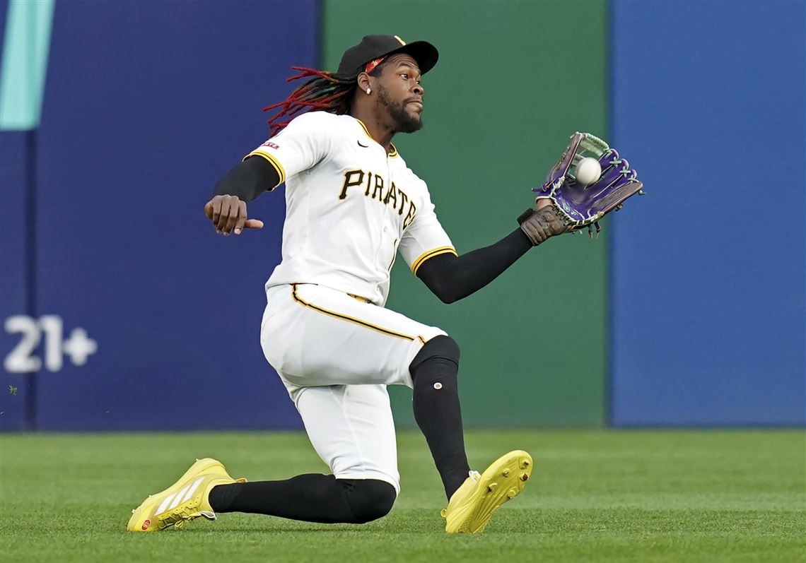'Outfield A-Z': How a Platinum Glove award winner hopes to help Pirates CF Oneil Cruz improve