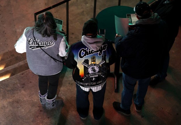 Chicago White Sox fans get settled at the Ramova Theatre in Chicago's Bridgeport neighborhood during SoxFest on Friday, Jan. 30, 2026. (Chris Sweda/Chicago Tribune)