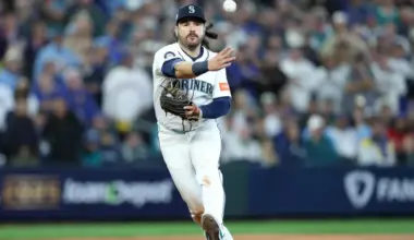 Mariners free agent Eugenio Suarez gets updated timeline after Yankees sign Cody Bellinger image