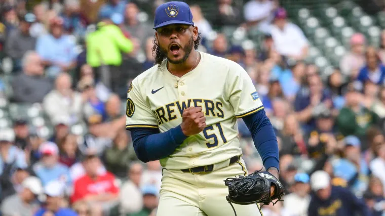 Mets projected pitching rotation: How New York's trade for Freddy Peralta impacts Kodai Senga, Nolan McLean, others image