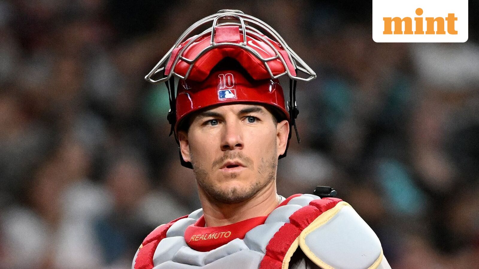 JT Realmuto re-signs with Phillies