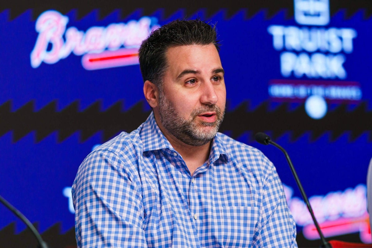 How did the Atlanta Braves rank among the top 10 MLB front offices?