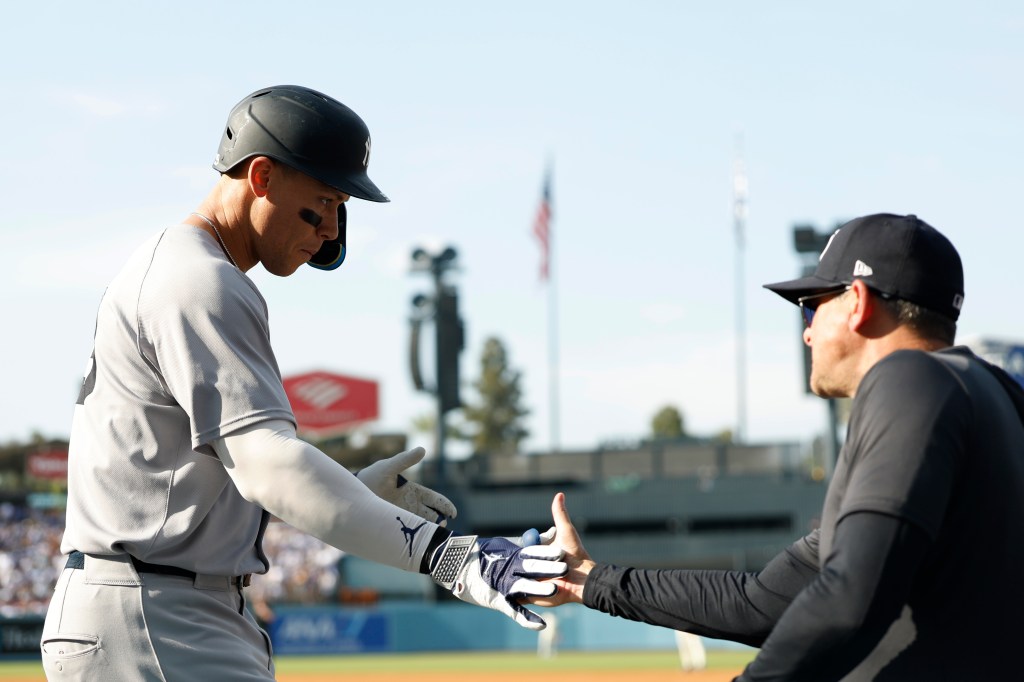 Yankees set spring training report dates