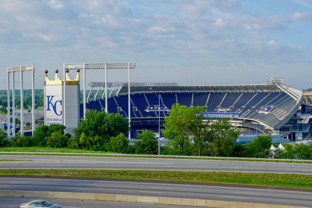 Kansas City Royals name Circa as new sports betting partner — CDC Gaming