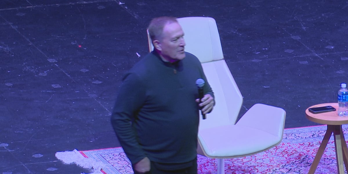 Brewers’ Pat Murphy speaks to fans