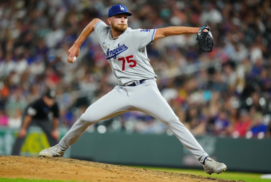 Dodgers Sign Nick Robertson To Minor League Contract