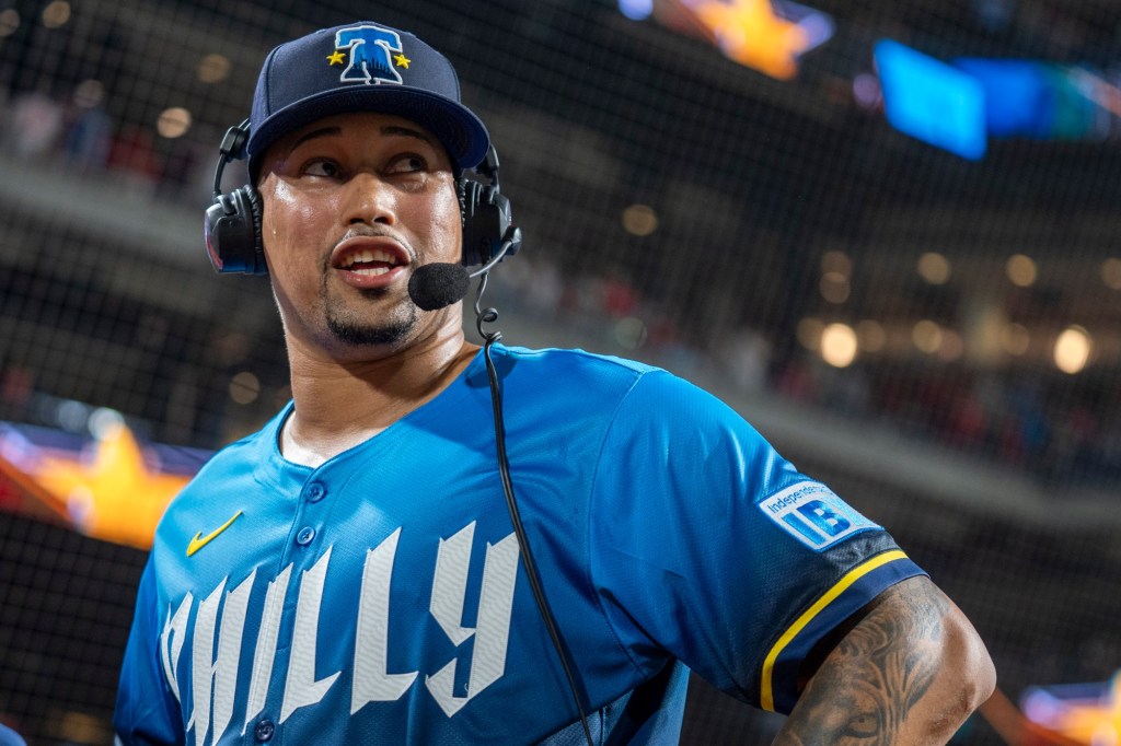 Phillies avoid arbitration by signing seven players