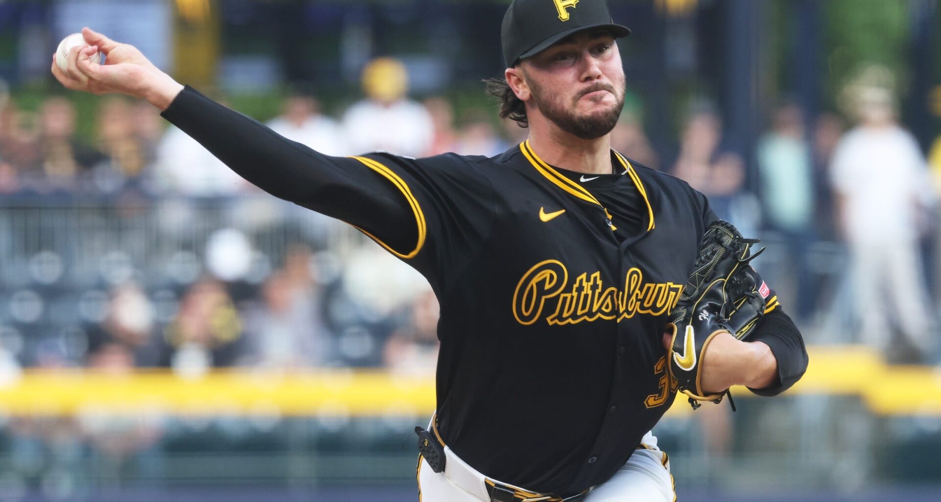 Paul Skenes pitching