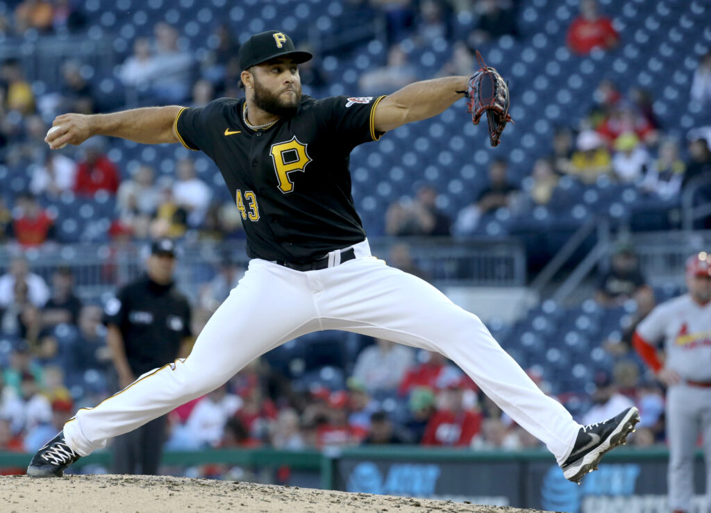 Diamondbacks Sign Junior Fernandez To Minor League Contract