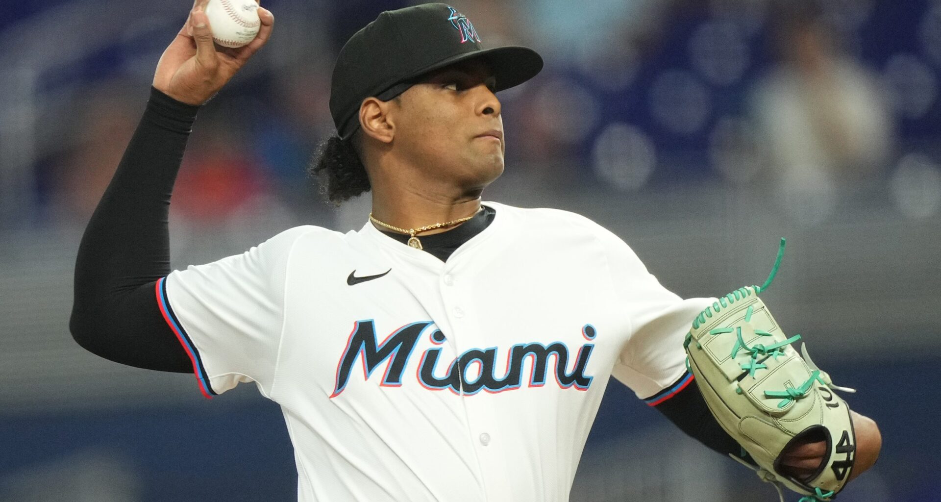 Yankees interested in Marlins' RHP Edward Cabrera