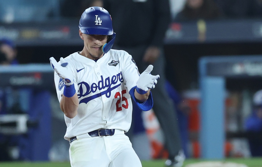 Dodgers Have Several Second Base Options to Evaluate For 2026