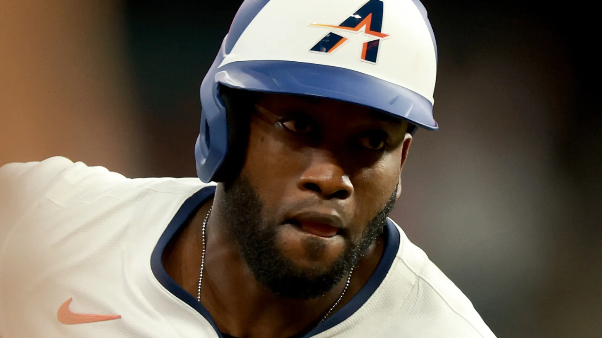 Yordan Alvarez running for base