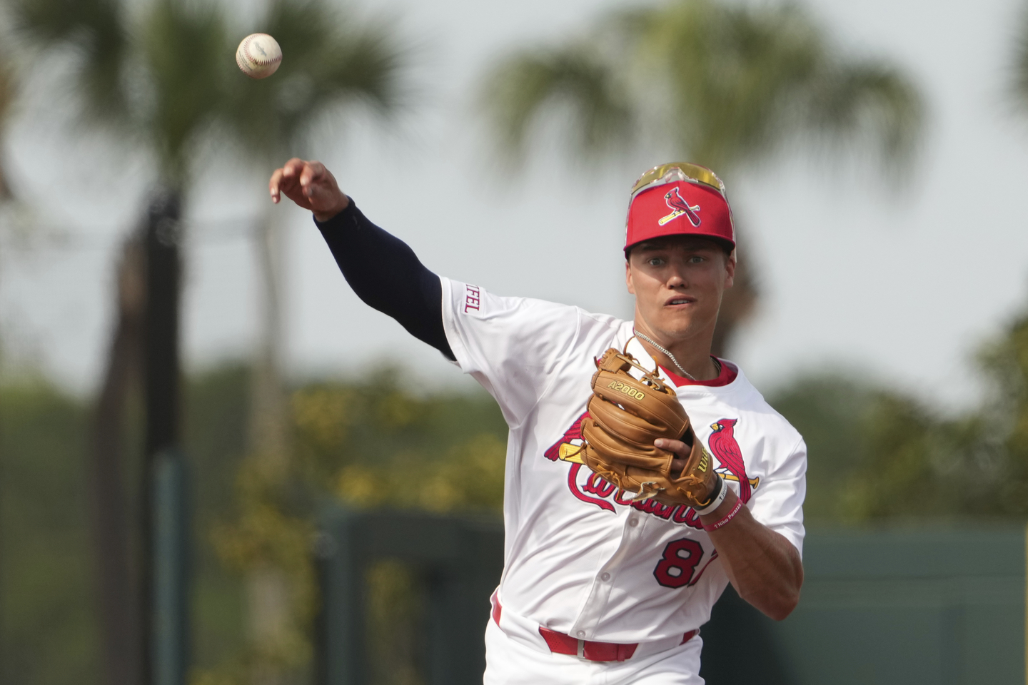St. Louis Cardinals shortstop JJ Wetherholt warms up between innings of a spring training baseball game against the Washington Nationals on March 1, 2025 in Jupiter, Flordia. [AP/YONHAP]