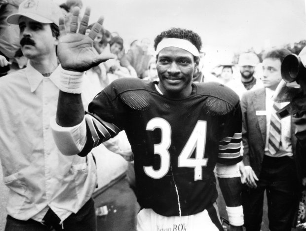Chicago Bears' Walter Payton acknowledges the cheers of the crowd after his record-setting afternoon on Oct. 7, 1984. He overtook Jim Brown's NFL rushing record that day. (Bob Fila/Chicago Tribune)