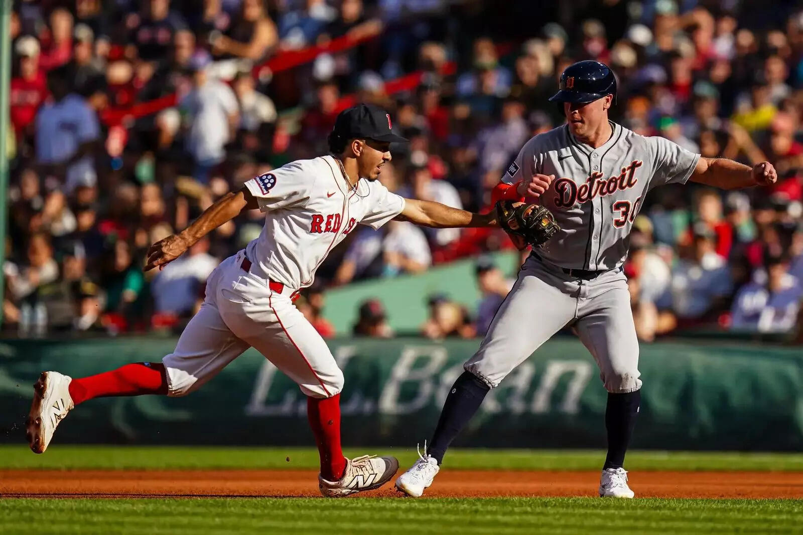 Detroit Tigers outfielder Kerry Carpenter (30) tagged out by Boston Red Sox second base David Hamilton (17) (Image via Imagn) Detroit Tigers outfielder Kerry Carpenter (30) tagged out by Boston Red Sox second base David Hamilton (17)