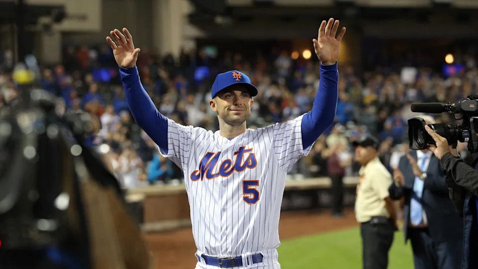 Sep 29, 2018; New York City, NY, USA; New York Mets third baseman David Wright (5) waves to the crowd after a game against the Miami Marlins at Citi Field. 