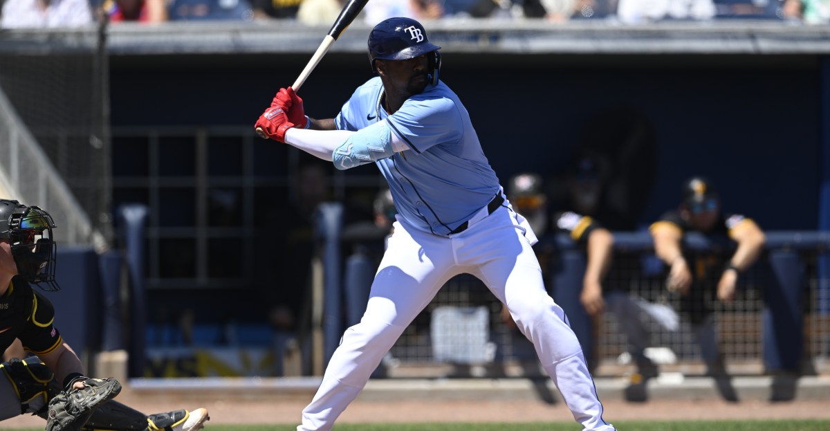 Jays Sign Eloy Jiménez To Minor League Contract