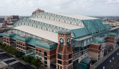 Report: Astros Agree to Deal With Cuban Outfielder Jack Valbrune