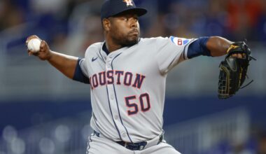 Royals sign reliever Héctor Neris to minor league deal