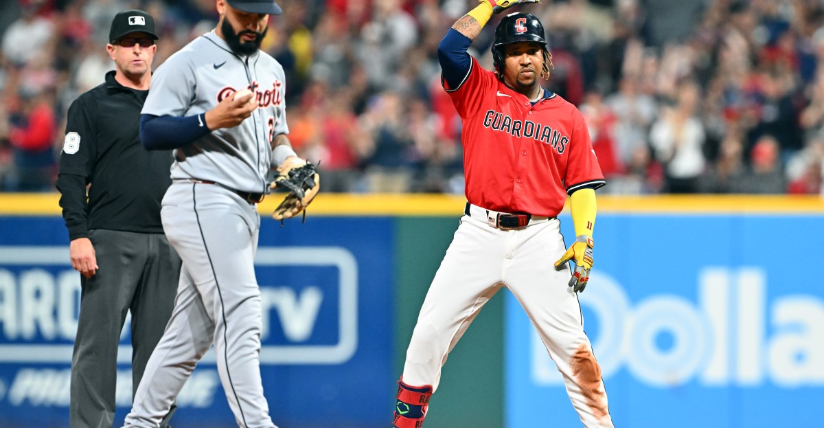 Who is currently the favorite in the Central Division?