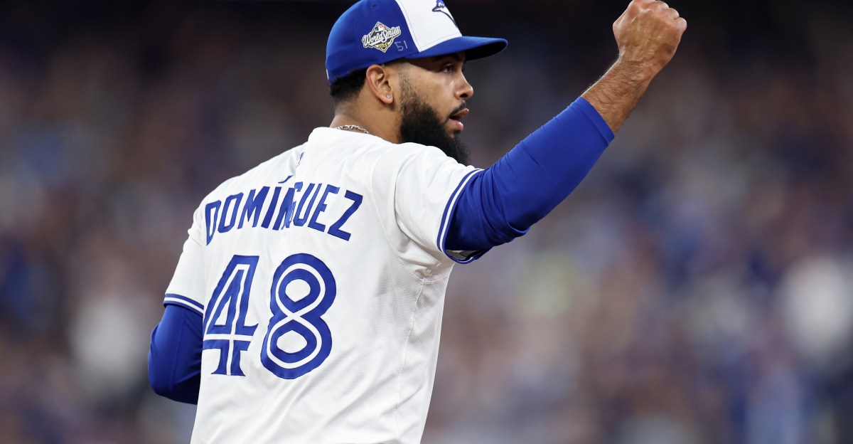 Former Blue Jay Seranthony Dominguez Signs with the White Sox