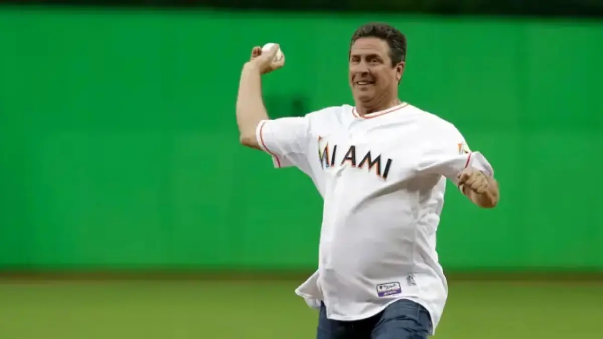 Exclusive MLB Card Celebrates NFL Hall of Famer Drafted by Royals