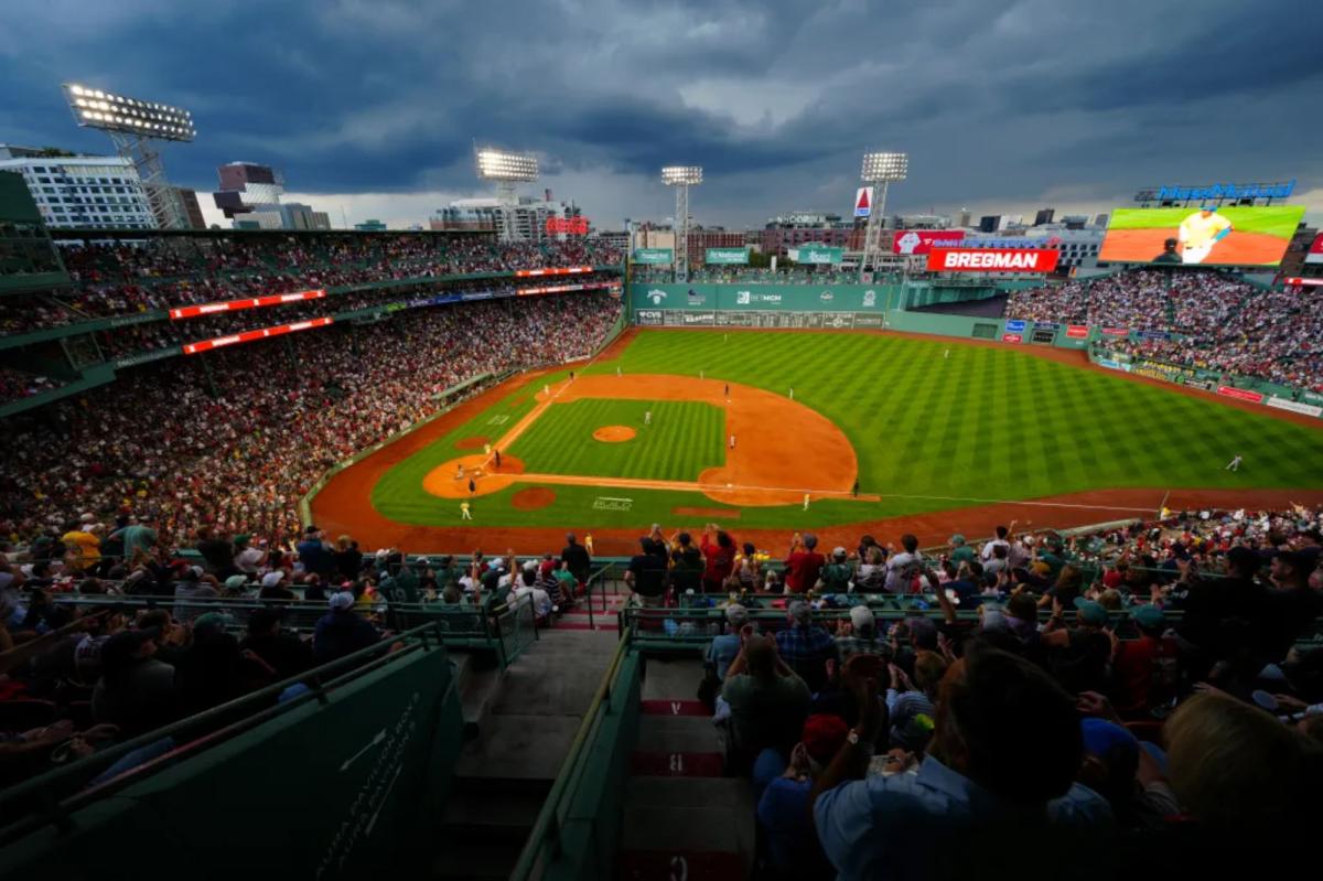Red Sox fans suing team over 'illusorily low prices' on tickets