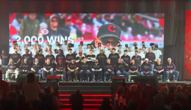 Fans pack Cincinnati Convention Center for first night of Redsfest