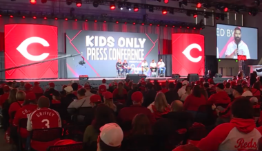 Redsfest brings fans up close and personal with players in remodeled Cincinnati Convention Center